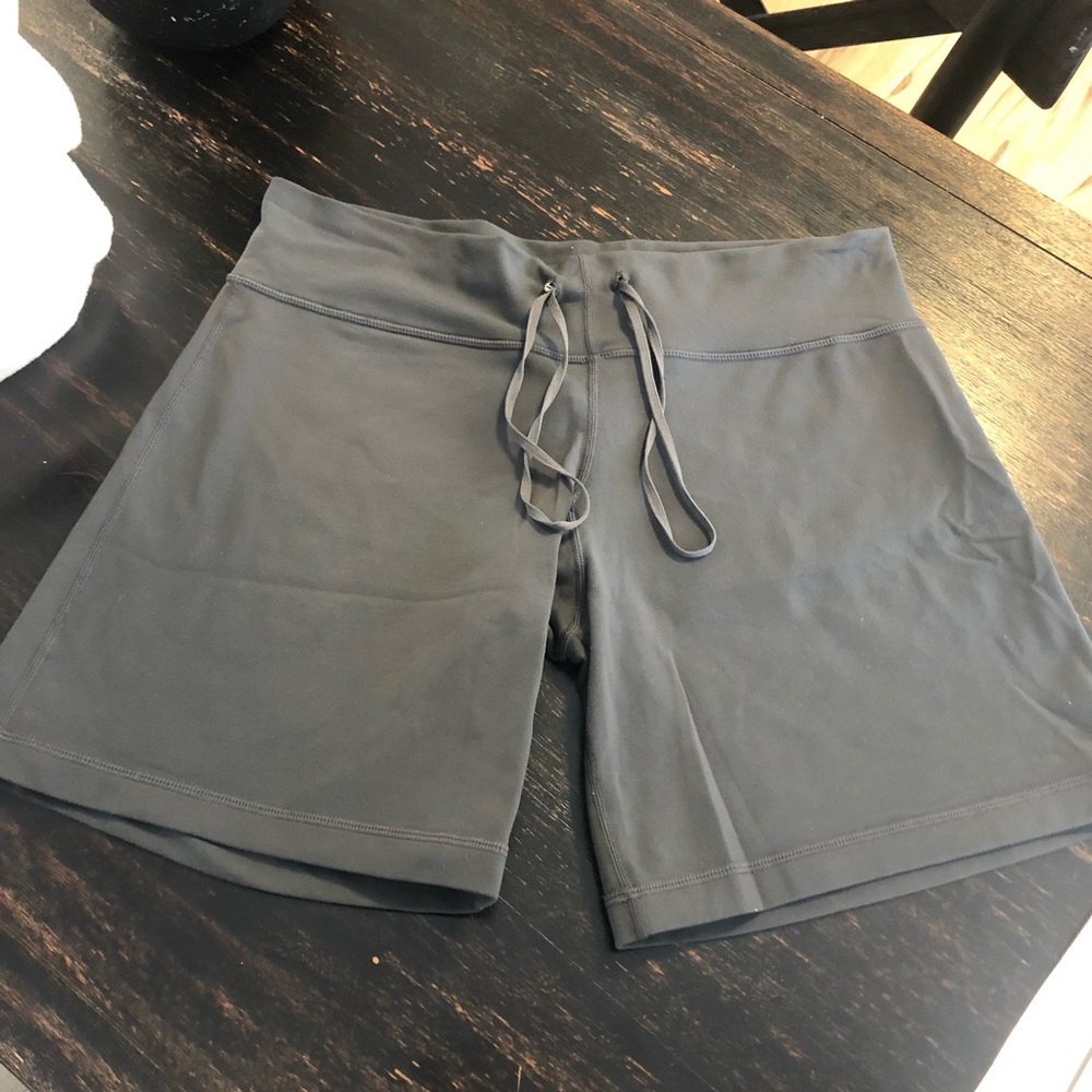 LULULEMON SHORT